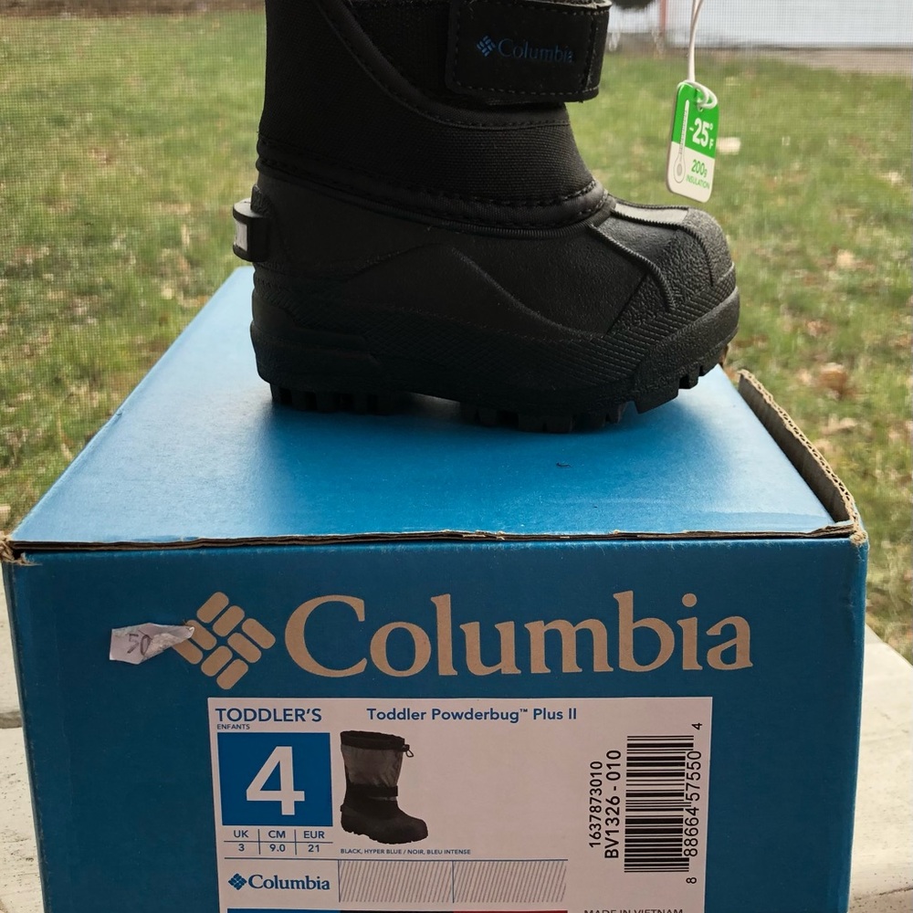 Black toddler winter boots.